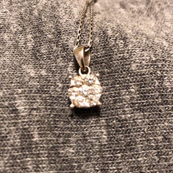 Cluster diamond necklace - Picture 8 of 9